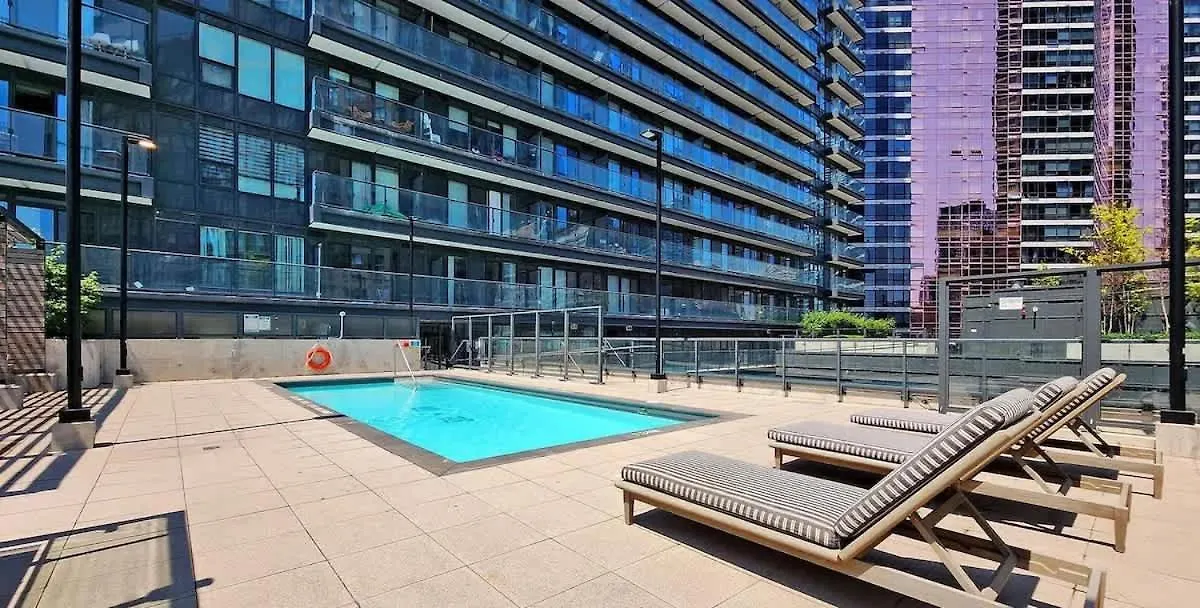 Chic And Central 2 Bedroom Condo In Downtown Toronto