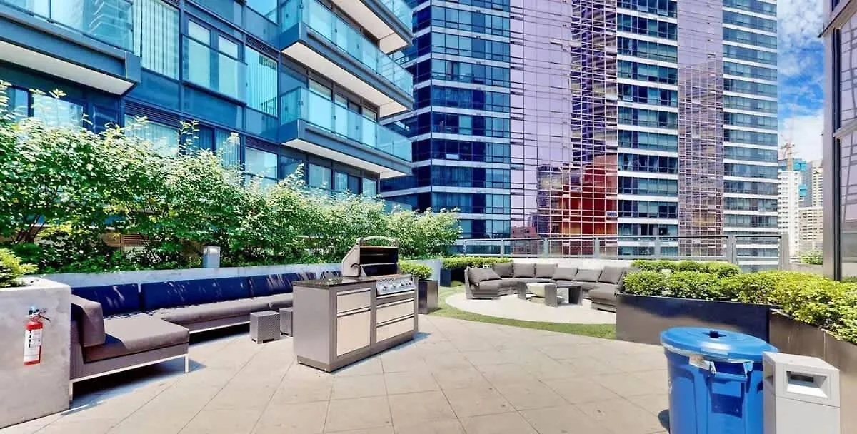 Chic And Central 2 Bedroom Condo In Downtown Toronto 0*,