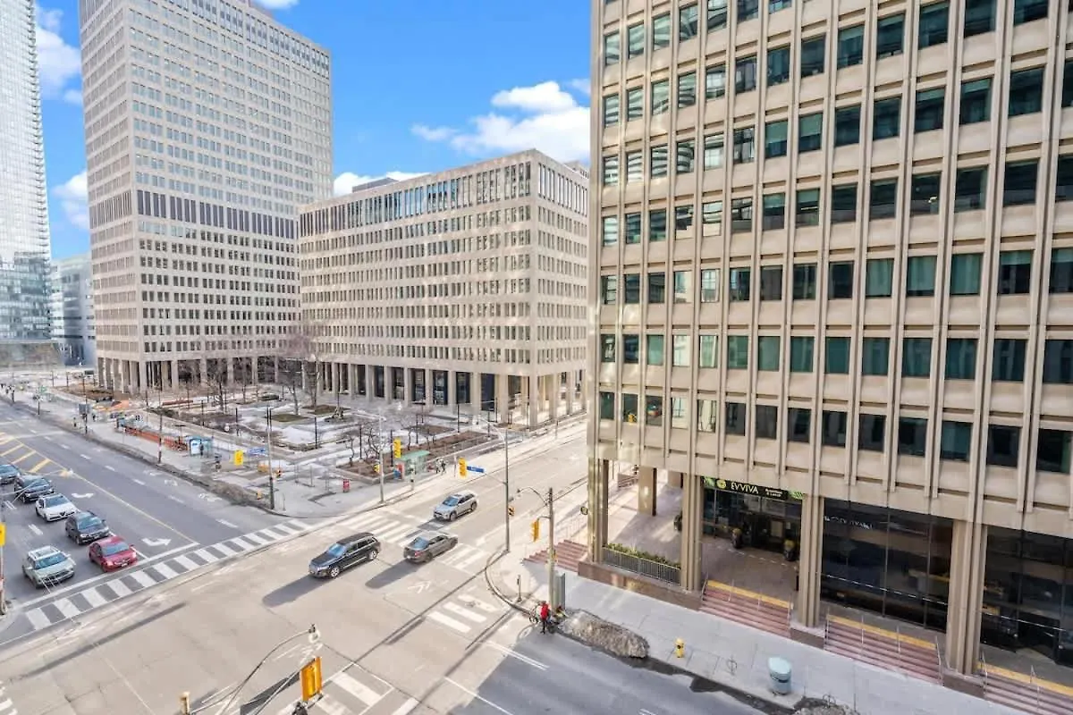 Chic And Central 2 Bedroom Condo In Downtown Toronto location