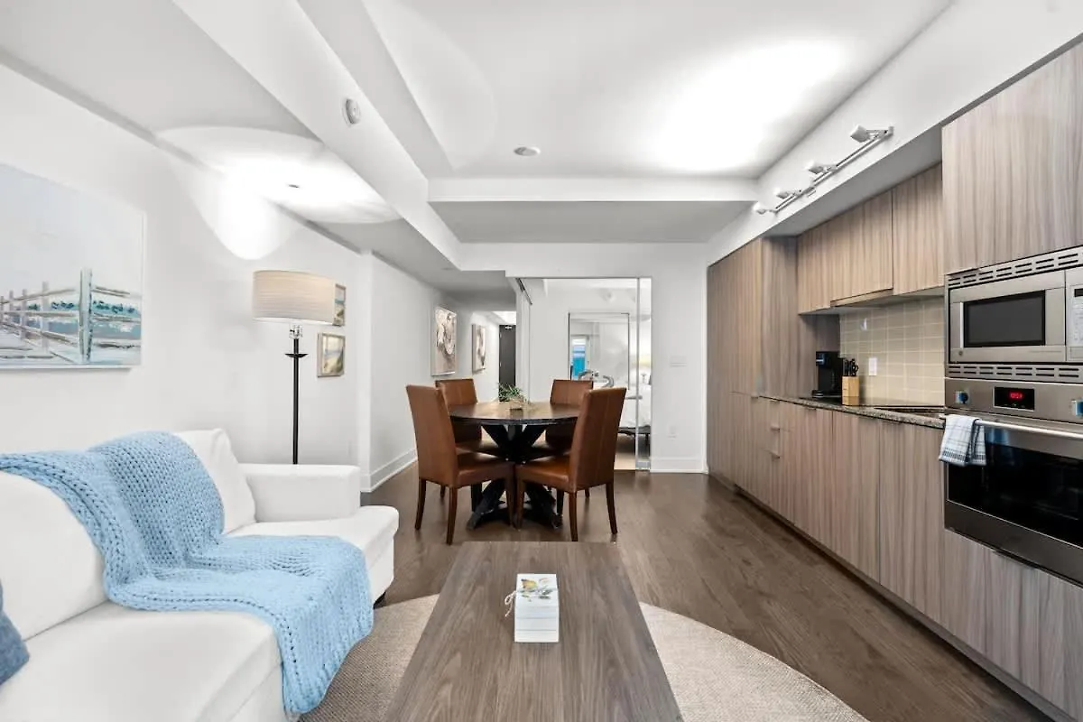 Chic And Central 2 Bedroom Condo In Downtown Toronto 0*,