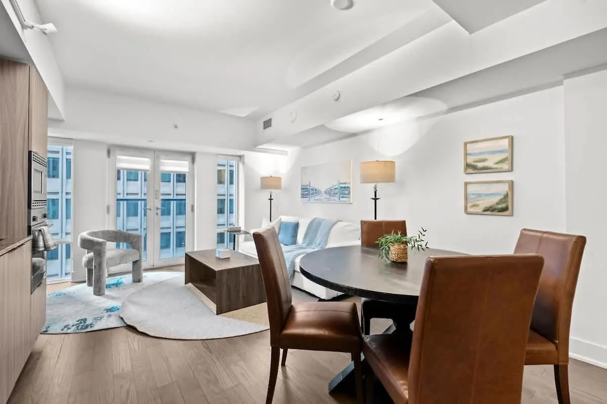 Chic And Central 2 Bedroom Condo In Downtown Toronto